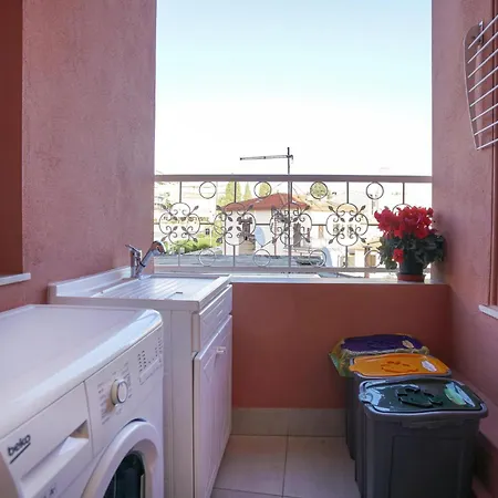 Apartment 2 Bedroom Cozy In