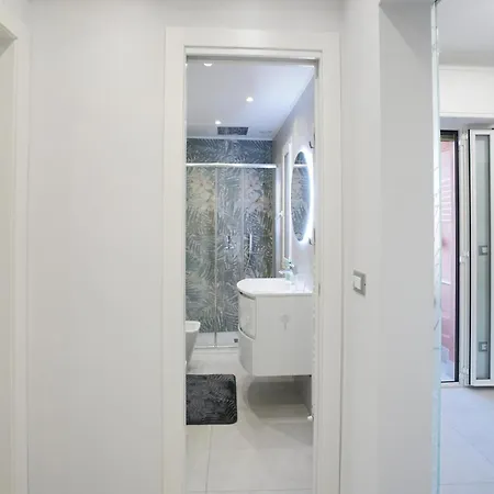 2 Bedroom Cozy In 아파트 산레모