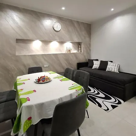 아파트 2 Bedroom Cozy In 산레모